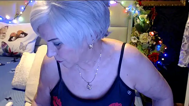 Snapshot of HappyWomanOn chatting on 01.14.25 HappyWomanOn online show from 01.14.25