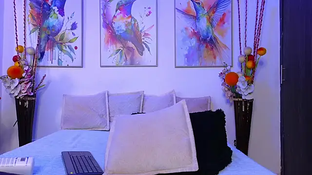 Marianaa Lopezz online show from 02.15.25