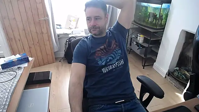 Snapshot of rob2810 chatting on 03.20.25 rob2810 online show from 03.20.25