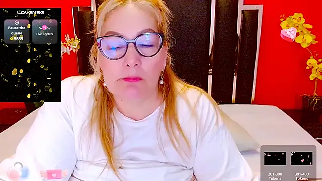 Snapshot of Nayla_Garner chatting on 03.13.25 Nayla Garner online show from 03.13.25