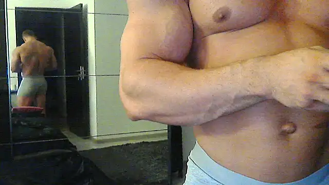 Snapshot of muscularkevin chatting on 09.16.25 muscularkevin online show from 09.16.25
