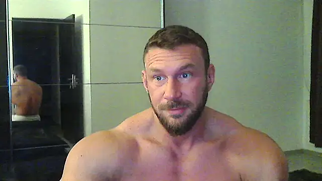 Snapshot of muscularkevin chatting on 10.21.25 muscularkevin online show from 10.21.25