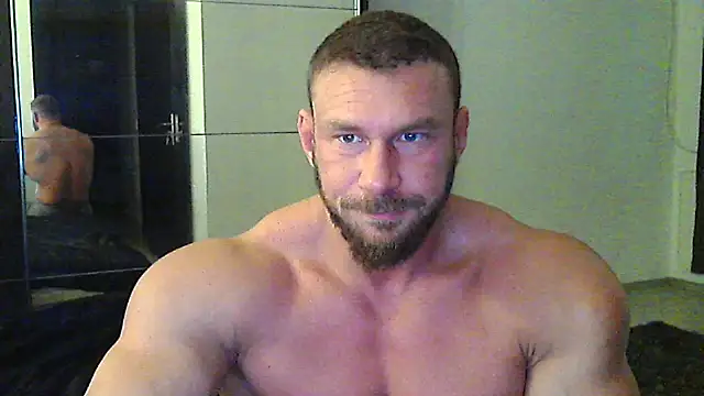 Snapshot of muscularkevin chatting on 11.10.25 muscularkevin online show from 11.10.25