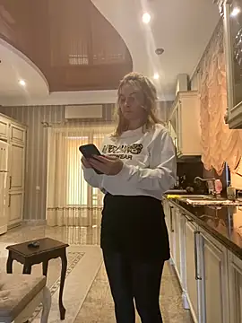 Amazoniiaa online show from 02.20.25