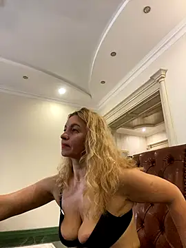 Amazoniiaa online show from 10.26.25