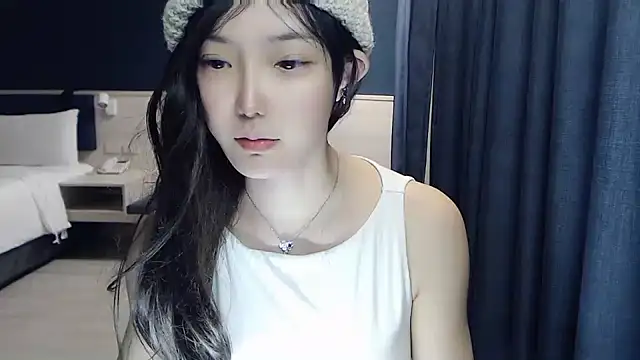 Snapshot of TBgril chatting on 04.02.26 TBgril online show from 04.02.26