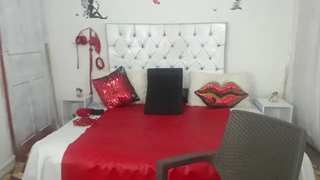 Sweetbigcatt online show from 04.12.26