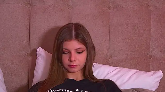 Snapshot of AudreyBarlow chatting on 02.01.25 AudreyBarlow online show from 02.01.25