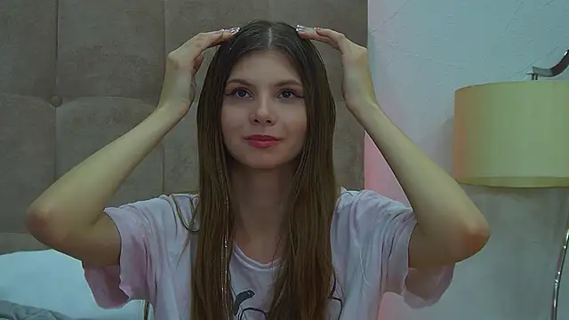 Snapshot of AudreyBarlow chatting on 02.08.25 AudreyBarlow online show from 02.08.25