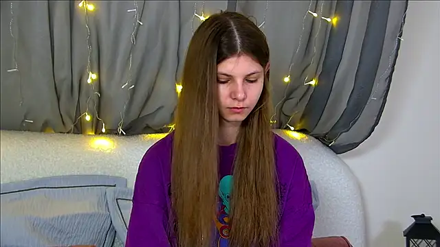 Snapshot of AudreyBarlow chatting on 10.28.25 AudreyBarlow online show from 10.28.25