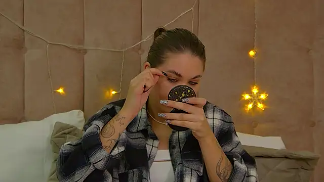 Snapshot of RachelSimpson chatting on 12.19.24 RachelSimpson online show from 12.19.24