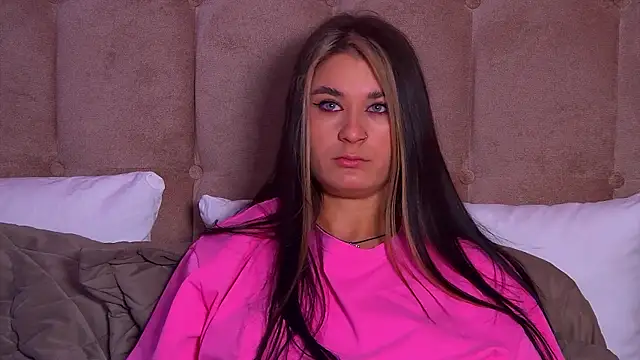 Snapshot of RachelSimpson chatting on 02.04.25 RachelSimpson online show from 02.04.25