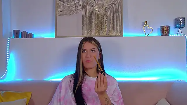 Snapshot of RachelSimpson chatting on 03.05.25 RachelSimpson online show from 03.05.25