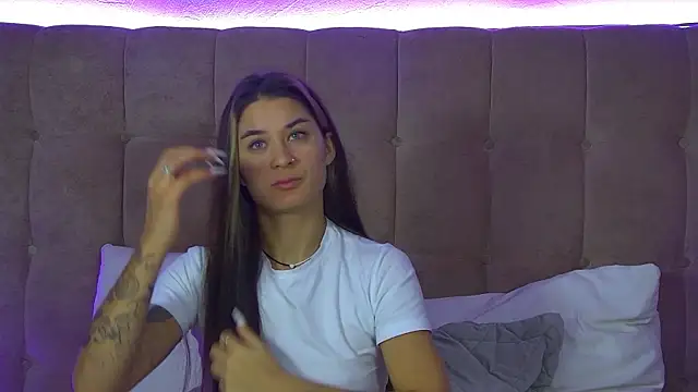 Snapshot of RachelSimpson chatting on 11.19.25 RachelSimpson online show from 11.19.25