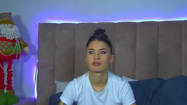 Snapshot of RachelSimpson chatting on 12.02.25 RachelSimpson online show from 12.02.25