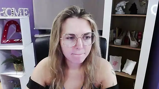 Zoey Erotic online show from 11.25.25