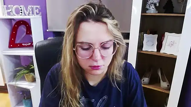 Zoey Erotic online show from 12.18.25