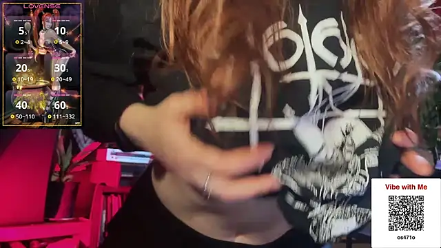 Snapshot of courtneyoccult chatting on 12.01.25 courtneyoccult online show from 12.01.25