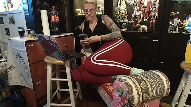 Snapshot of MaryG chatting on 01.09.25 MaryG online show from 01.09.25