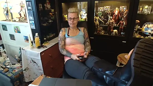 Snapshot of MaryG chatting on 01.18.25 MaryG online show from 01.18.25