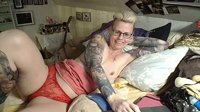 Snapshot of MaryG chatting on 02.24.25 MaryG online show from 02.24.25