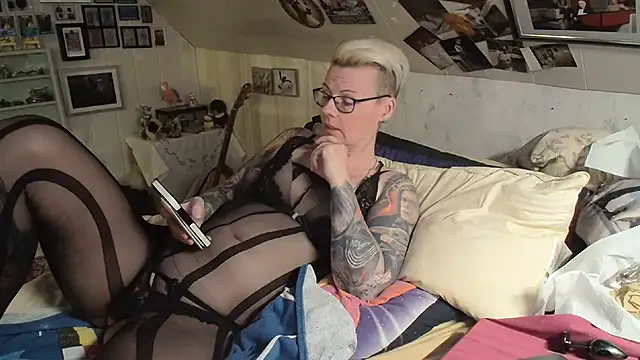 Snapshot of MaryG chatting on 03.02.25 MaryG online show from 03.02.25