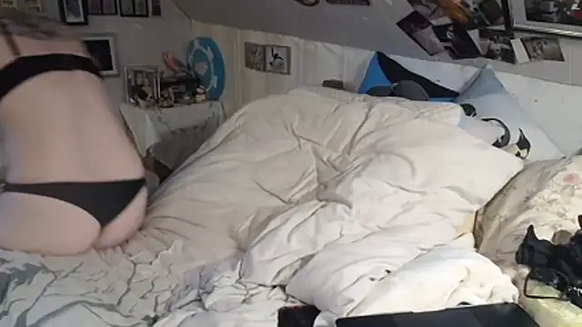 Snapshot of MaryG chatting on 02.18.26 MaryG online show from 02.18.26