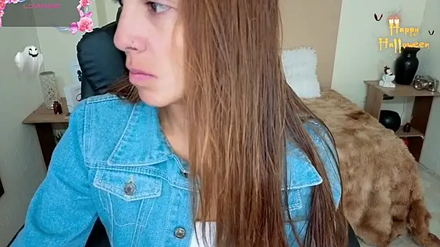 Snapshot of AnisiaFarina chatting on 10.29.25 AnisiaFarina online show from 10.29.25