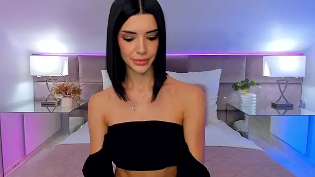 Snapshot of JasmiLyn chatting on 10.18.25 JasmiLyn online show from 10.18.25