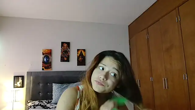 Snapshot of 3littleschoolteens chatting on 11.05.25 3littleschoolteens online show from 11.05.25