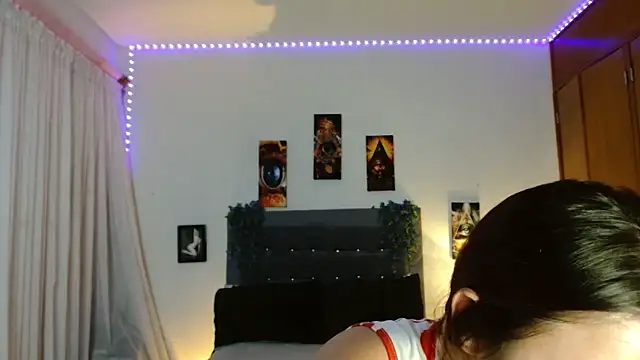 Snapshot of 3littleschoolteens chatting on 11.18.25 3littleschoolteens online show from 11.18.25