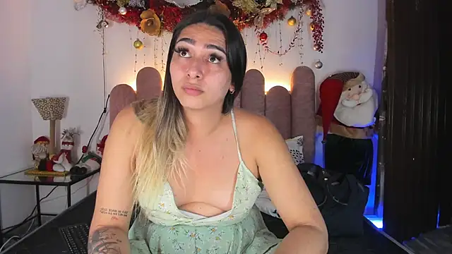 Snapshot of ISABELLASSMITH chatting on 01.14.25 ISABELLASSMITH online show from 01.14.25