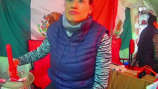 LaInsaciableIntensa online show from 02.11.25