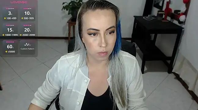 charlottezoe15 online show from 03.13.25