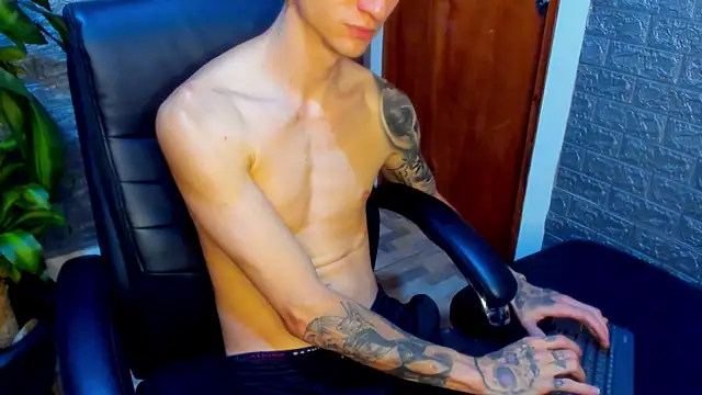 Snapshot of Dmtry6 chatting on 03.22.25 Dmtry6 online show from 03.22.25