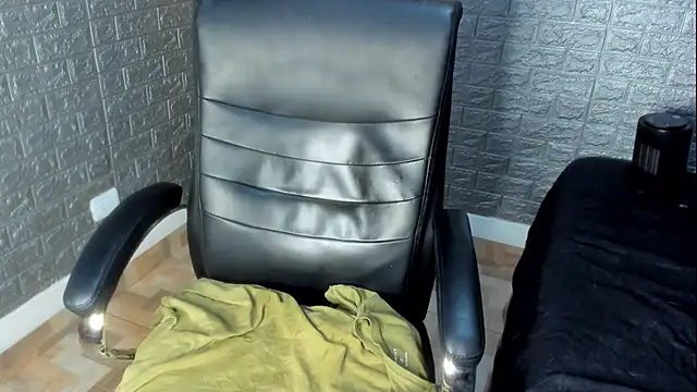 Snapshot of Dmtry6 chatting on 10.16.25 Dmtry6 online show from 10.16.25