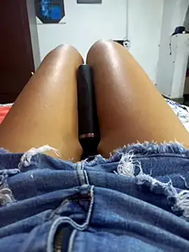 Snapshot of annie-19 chatting on 01.30.25 annie-19 online show from 01.30.25