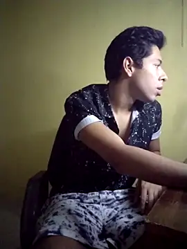 Snapshot of Sexyzino chatting on 10.15.25 Sexyzino online show from 10.15.25