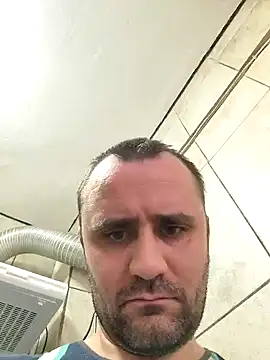 Snapshot of Govora chatting on 12.18.24 Govora online show from 12.18.24