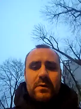 Snapshot of Govora chatting on 12.21.24 Govora online show from 12.21.24