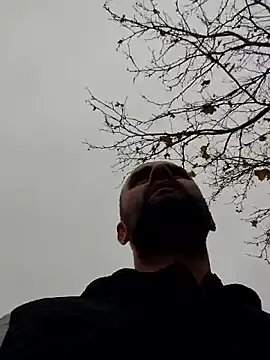 Snapshot of Govora chatting on 11.23.25 Govora online show from 11.23.25