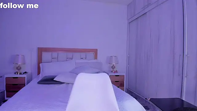 Snapshot of mia_hank chatting on 02.19.25 mia hank online show from 02.19.25