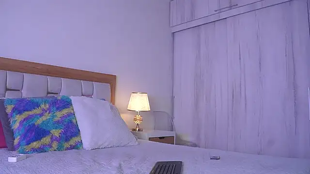 Snapshot of mia_hank chatting on 11.28.25 mia hank online show from 11.28.25