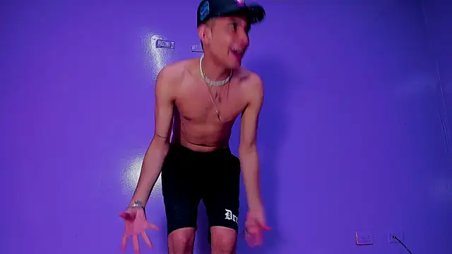 Snapshot of red_point_x chatting on 12.08.24 red point x online show from 12.08.24