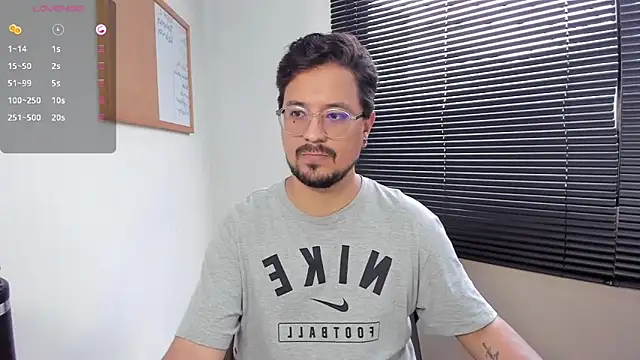 Snapshot of DaviidEvans_ chatting on 12.02.24 DaviidEvans online show from 12.02.24