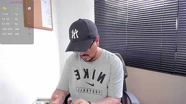 Snapshot of DaviidEvans_ chatting on 12.02.24 DaviidEvans online show from 12.02.24