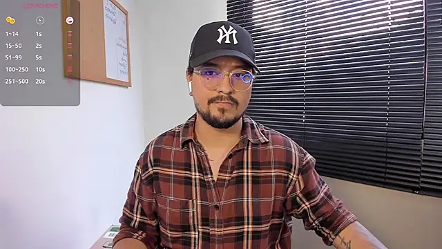 Snapshot of DaviidEvans_ chatting on 12.07.24 DaviidEvans online show from 12.07.24