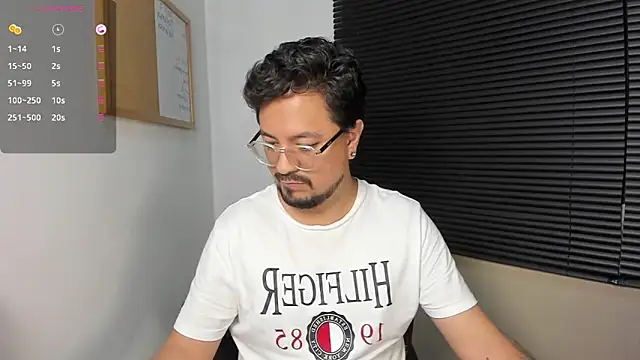 Snapshot of DaviidEvans_ chatting on 12.11.24 DaviidEvans online show from 12.11.24