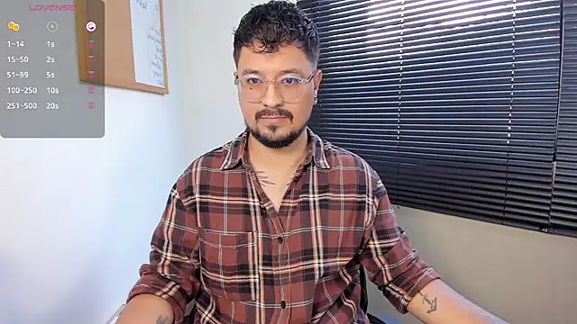 Snapshot of DaviidEvans_ chatting on 12.12.24 DaviidEvans online show from 12.12.24