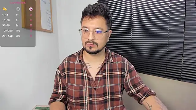 Snapshot of DaviidEvans_ chatting on 12.13.24 DaviidEvans online show from 12.13.24